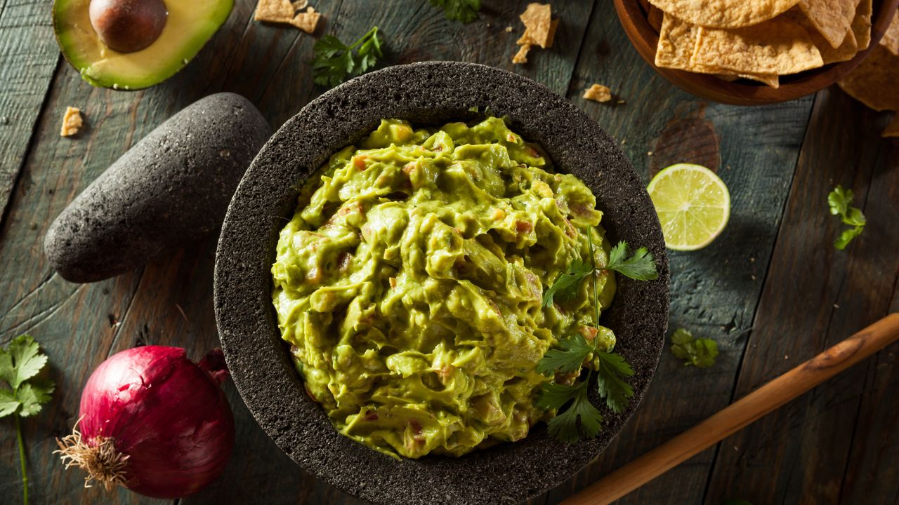 Super Bowl Guacamole Hack: Low-Fat, High-Protein Dip for Many
